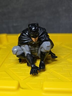 Batman Kneeling/Crouching.
